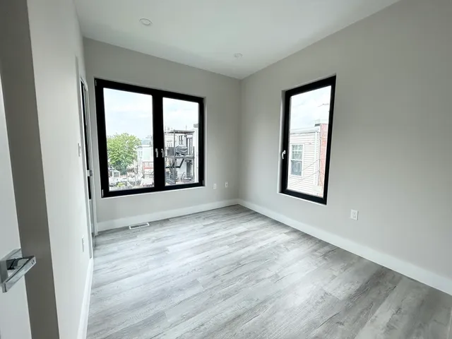 $9,000 | 2 West 3rd St Place, Unit REAR, Boston, MA 02127