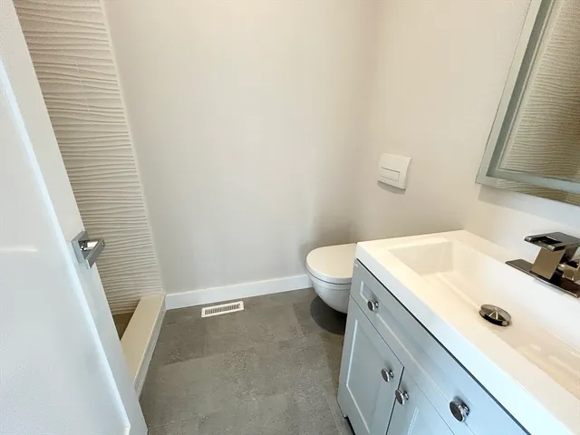 $9,000 | 2 West 3rd St Place, Unit REAR, Boston, MA 02127