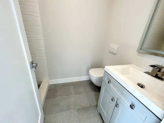 $9,000 | 2 West 3rd St Place, Unit REAR, Boston, MA 02127