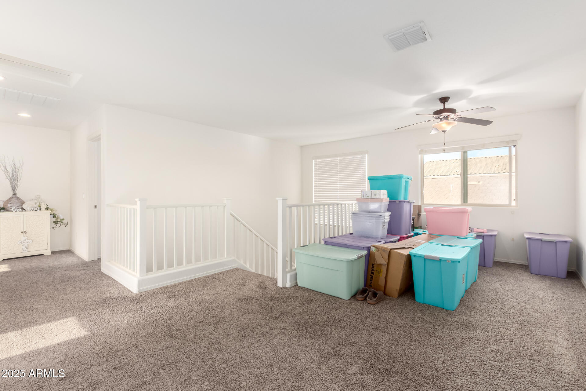 2665 East Gillcrest Road Gilbert, AZ 85298 - Photo 19 of 48 a view of a livingroom with furniture and window