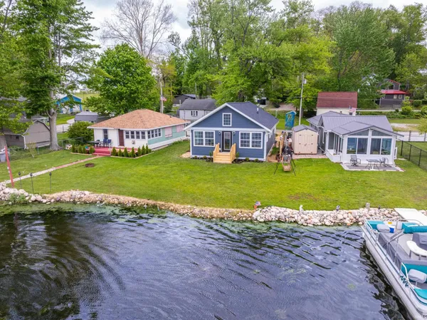 $287,500 | 1013 South Edgewater Drive, Silver Lake, IN 46982