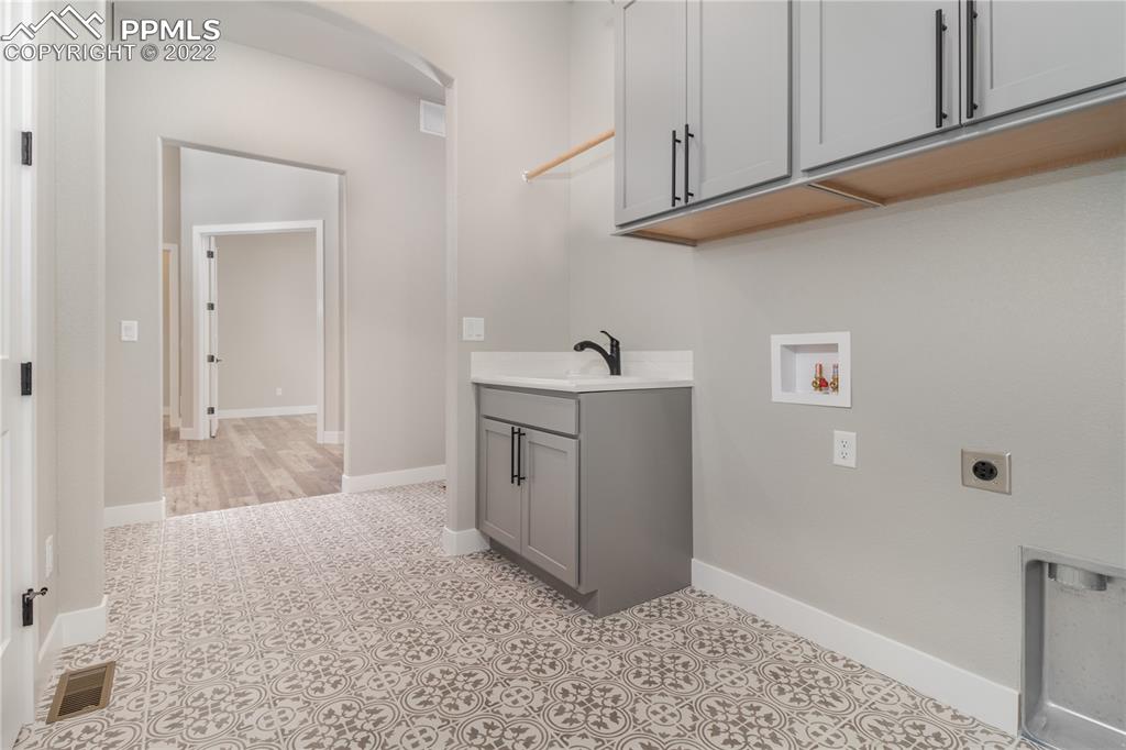 10675 Hardy Road Colorado Springs, CO 80908 - Photo 20 of 45 a view of a kitchen with electric appliances