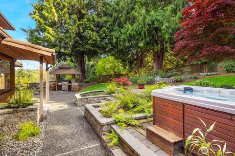 a view of yard with an outdoor seating