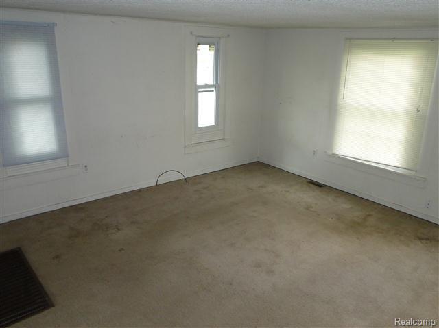 206 South State Road Davison, MI 48423 - Photo 5 of 15 Living Room.JPG