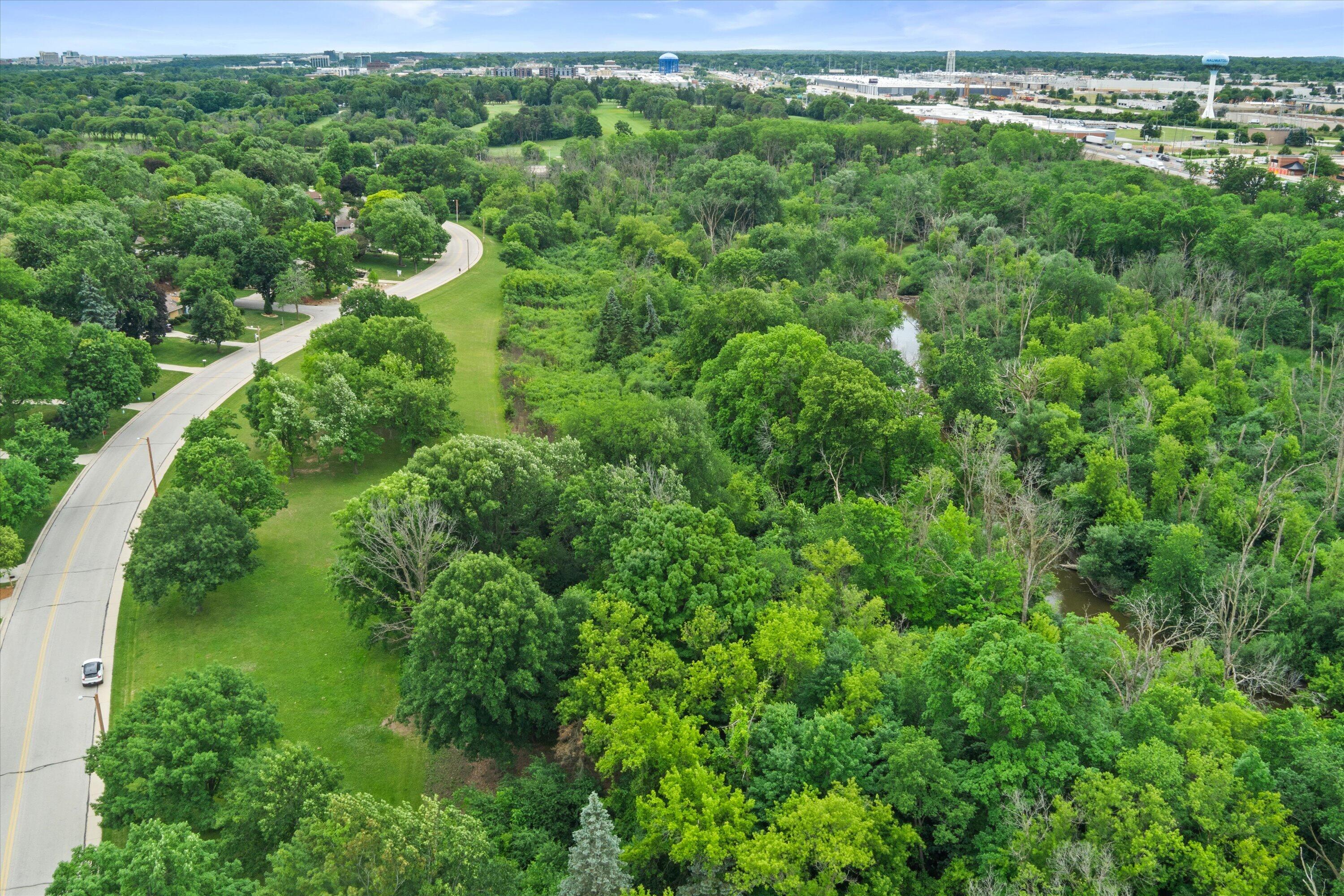4342 Glenway Street Wauwatosa, WI 53222 - Photo 26 of 27 Green space
