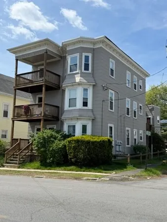 $2,200 | 266 Hilldale Avenue, Unit 3, Haverhill, MA 01832