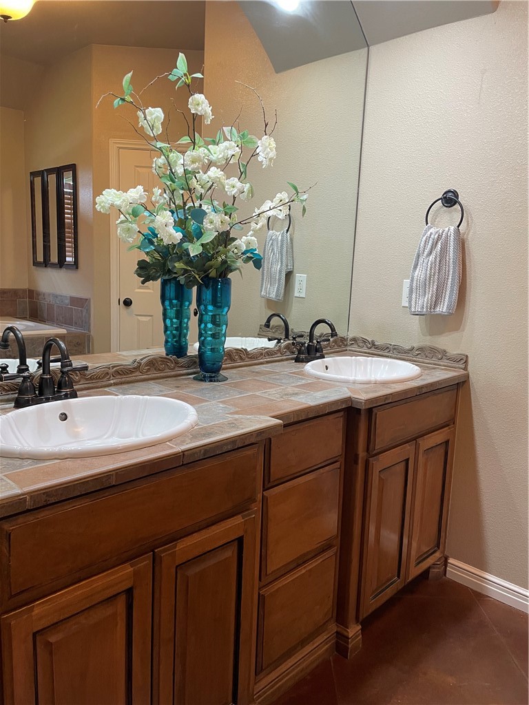 5937 Hidden Valley Loop Sandia, TX 78383 - Photo 16 of 28 Primary Bathroom