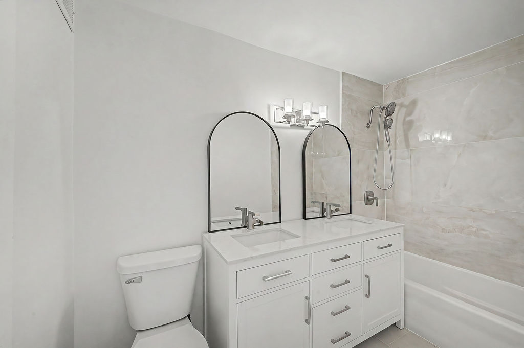 5740 North Sheridan Road, Unit 17C Chicago, IL 60660 - Photo 17 of 32