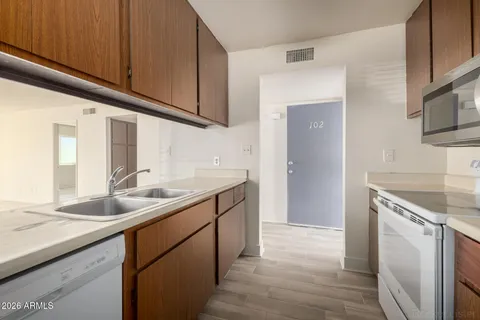 $879,000 | 17859 North 40th Street, Phoenix, AZ 85032