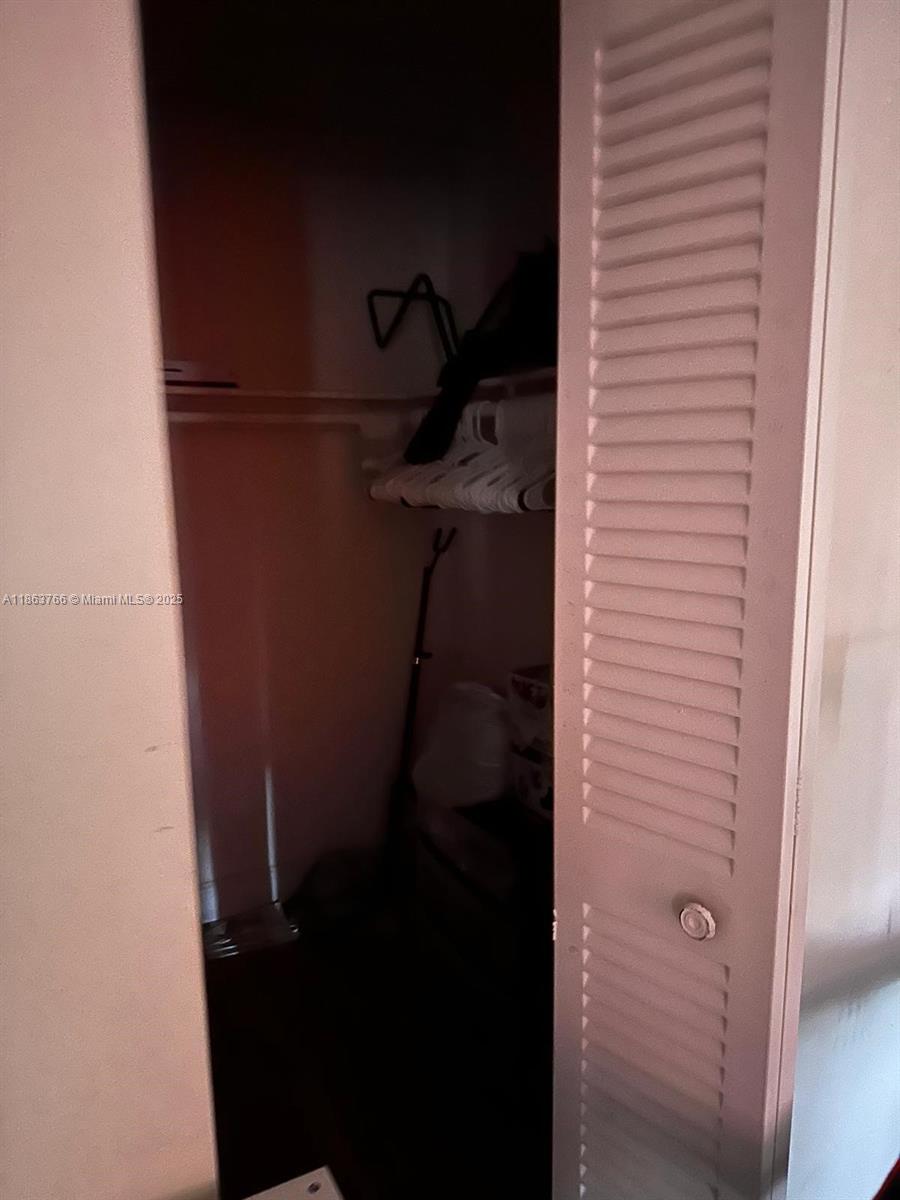 11208 Southwest 67th Terrace Miami, FL 33173 - Photo 7 of 33