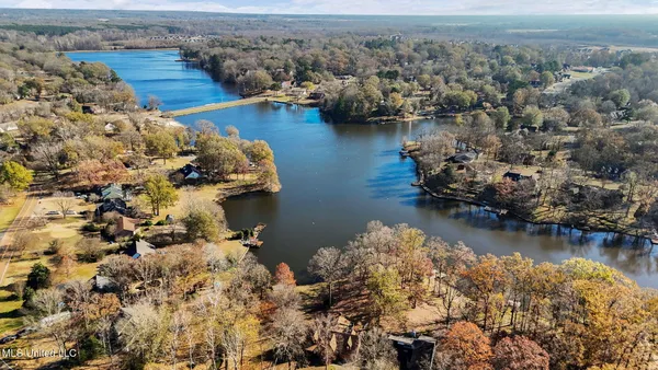 $320,000 | 4020 Maryan Court, Nesbit, MS 38651