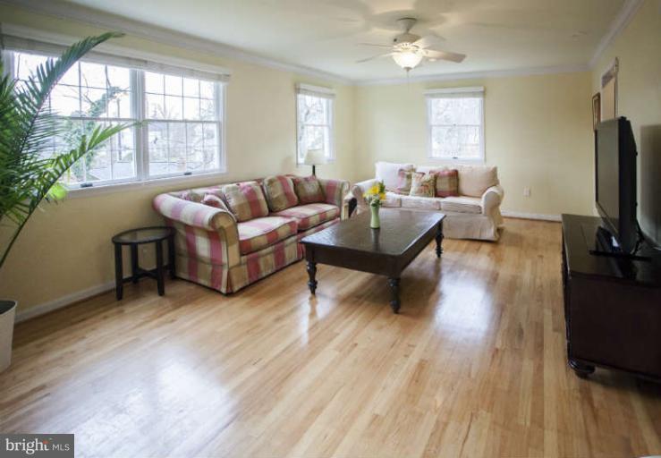 322 Whitestone Road Silver Spring, MD 20901 - Photo 17 of 29 Family Room