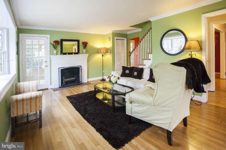 322 Whitestone Road Silver Spring, MD 20901 - Photo 6 of 29 Living Room