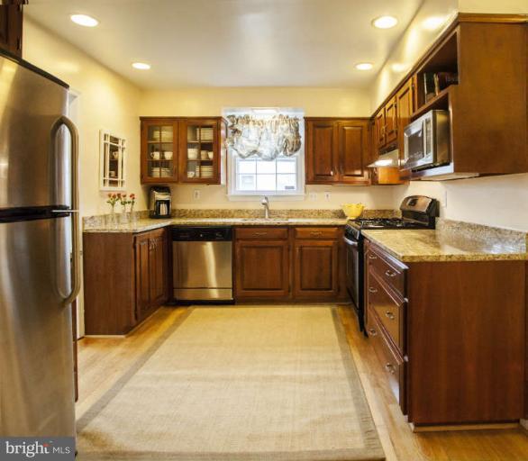 322 Whitestone Road Silver Spring, MD 20901 - Photo 9 of 29 Kitchen