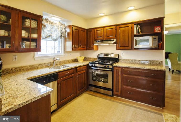 322 Whitestone Road Silver Spring, MD 20901 - Photo 10 of 29 Kitchen