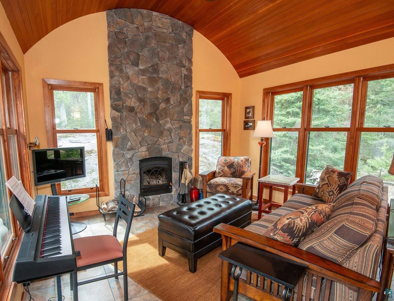 190 North Loon Lake Road Grand Marais, MN 55604 - Photo 9 of 65 4 Season Room
