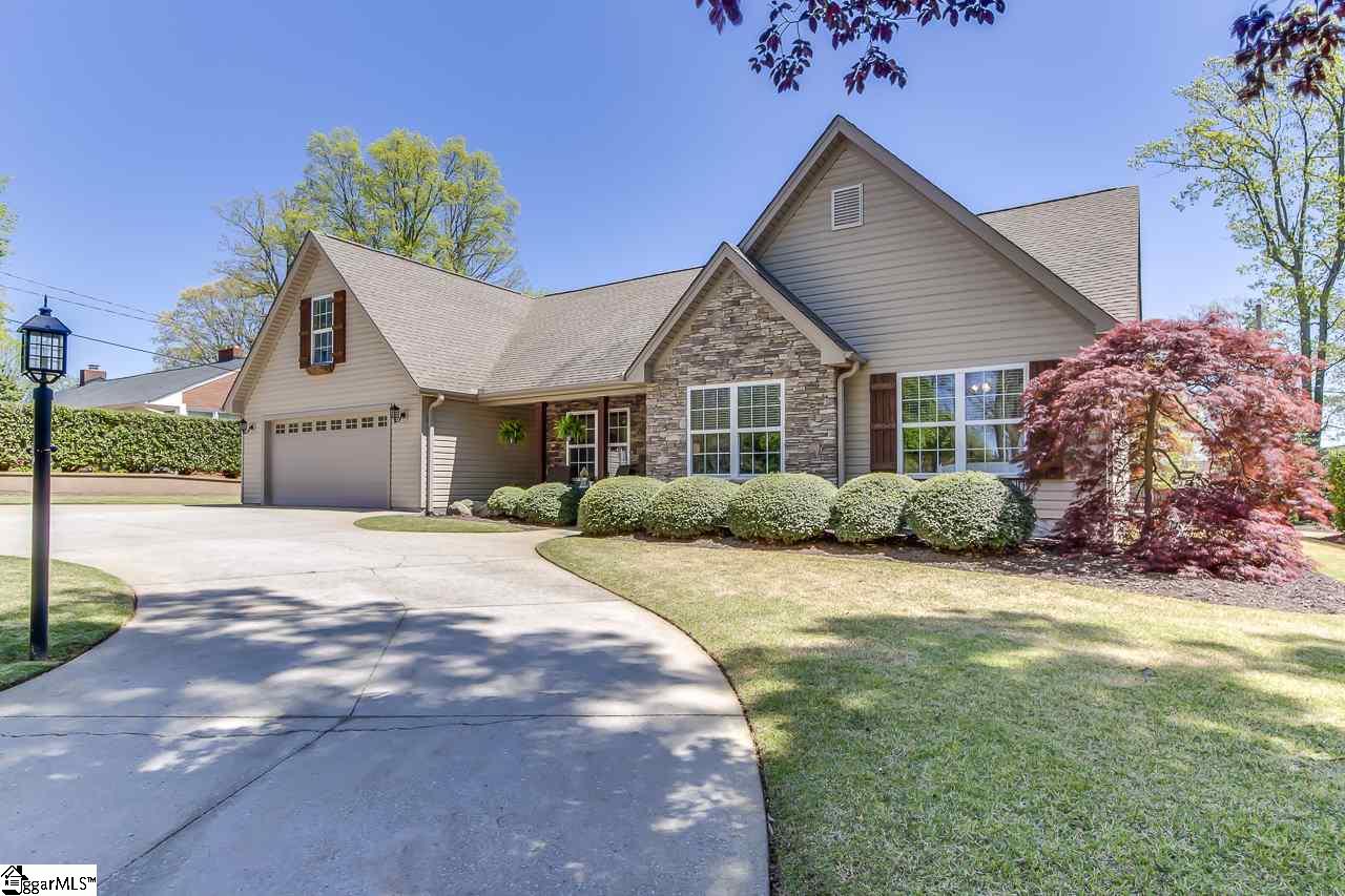 114 Blue Ridge Drive Greer, SC 29651 - Photo 2 of 36