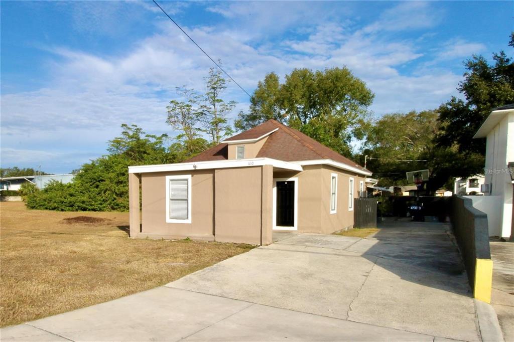 610 Dundee Road, Unit 1 Dundee, FL 33838 - Photo 3 of 28 a white house that has a tree in front of it