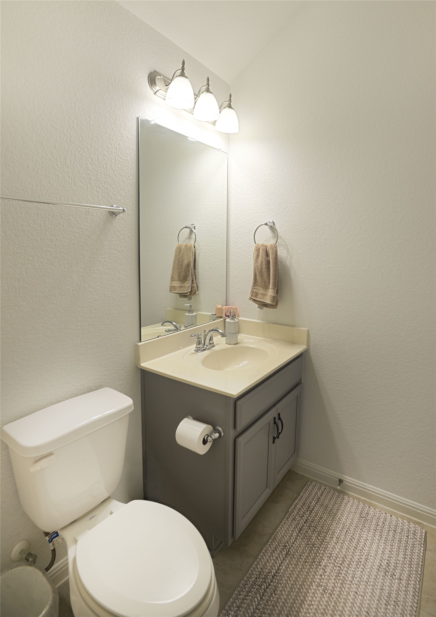 4586 Post Loop Round Rock, TX 78681 - Photo 15 of 29 Secondary bathroom alternate view