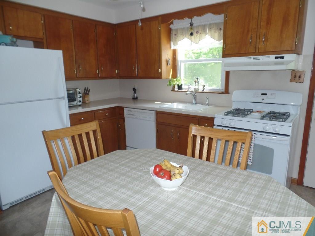 100 Kimberly Road Colonia, NJ 07067 - Photo 5 of 14 Gallery Image 5