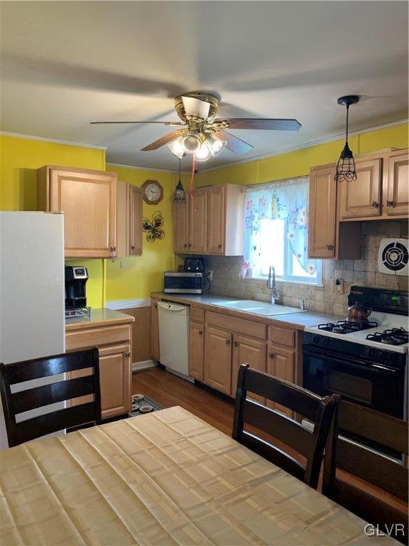 2039 Cloverdale Road Bethlehem, PA 18018 - Photo 3 of 9 Gallery Image 3