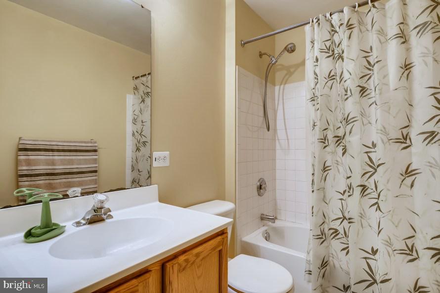 316 Spry Island Road Joppa, MD 21085 - Photo 24 of 33 Hallway full bath on upper level