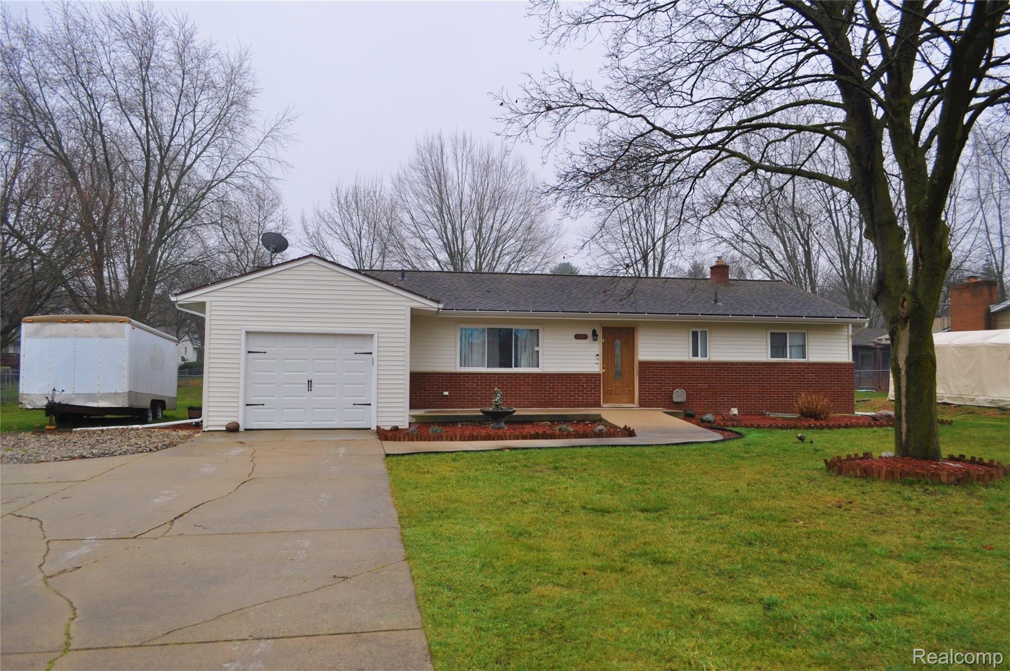 336 East River Road Flushing, MI 48433 - Photo 2 of 30 DSC_0557.JPG