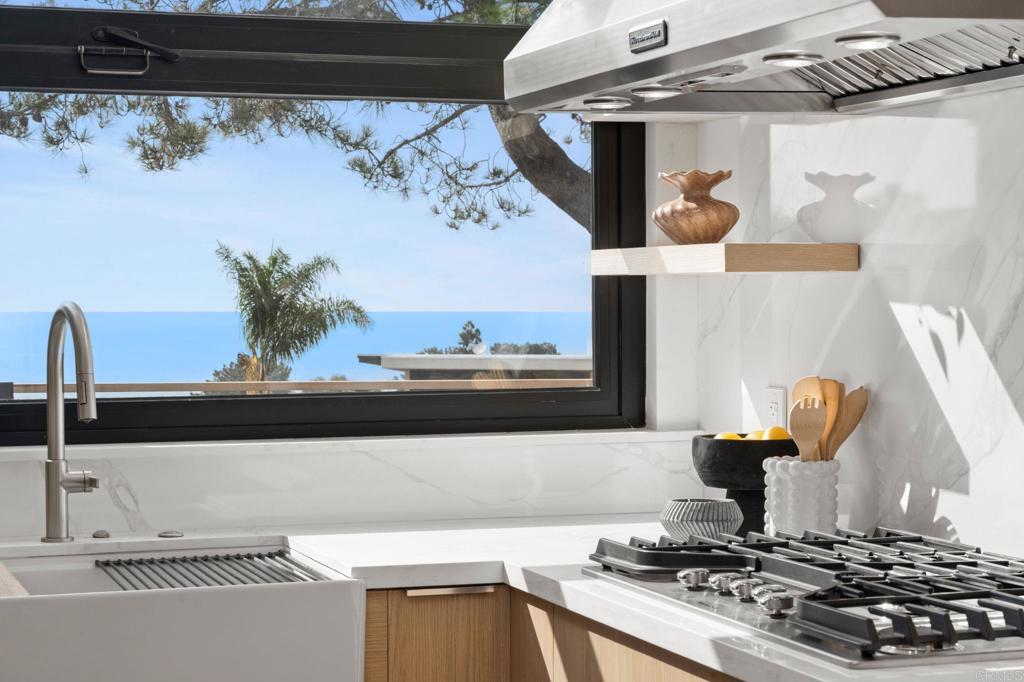 2133 Cordero Road Del Mar, CA 92014 - Photo 3 of 19 Gallery Image 3