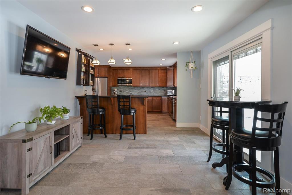 22759 Meadowbrook Road Novi, MI 48375 - Photo 5 of 36
