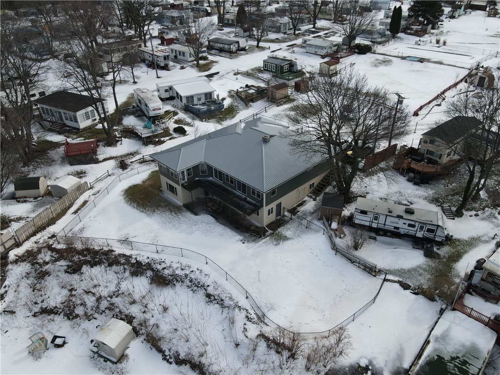 7909 Lake Rd- 3 beds and two full baths with a wal