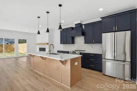 a view of an entryway with workspace