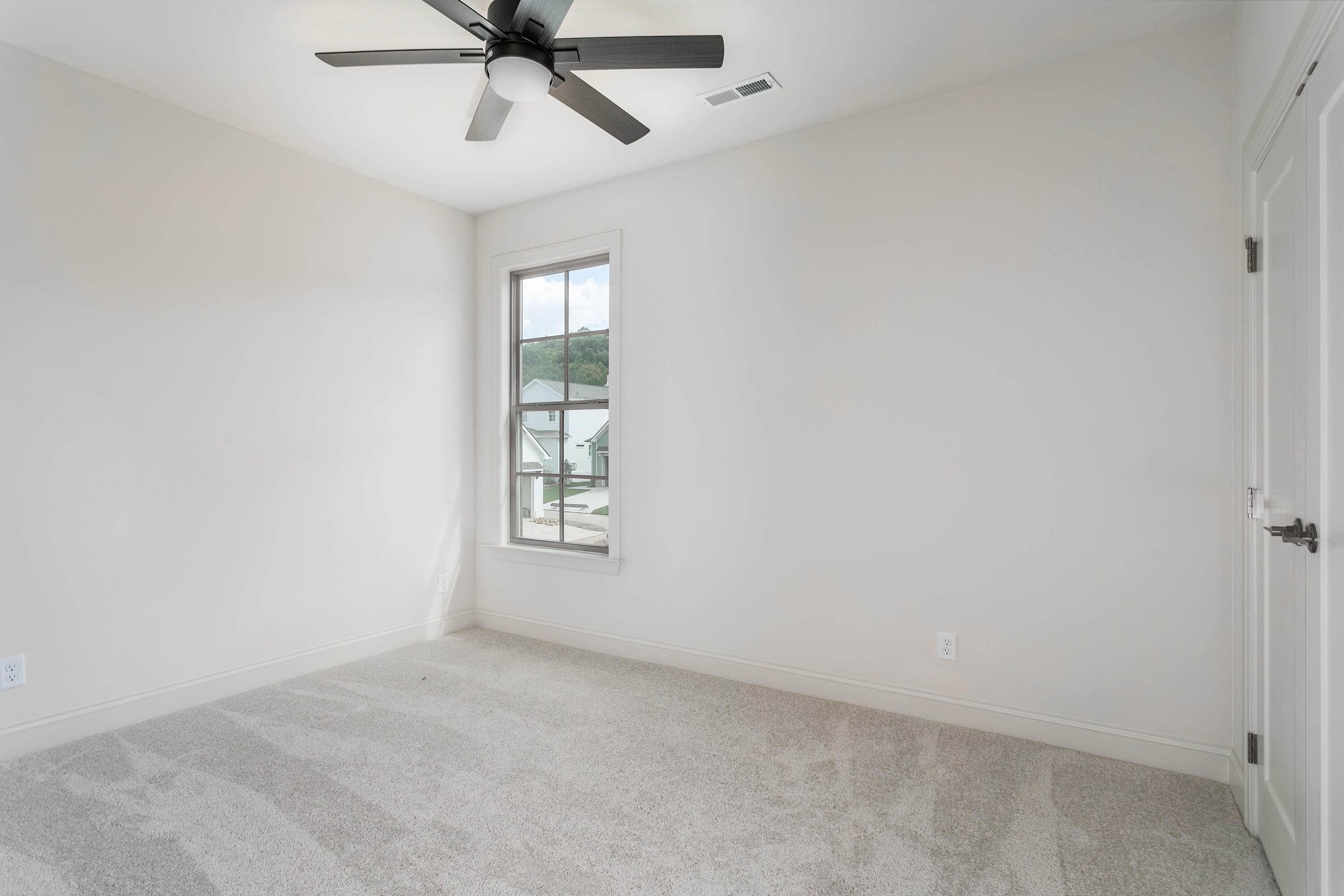 227 Charming Place, Unit 227 Hixson, TN 37343 - Photo 17 of 21 Guest Bedroom