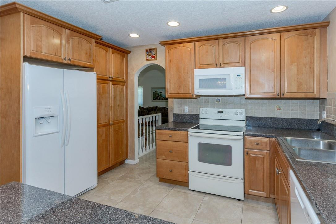 1040 Southwest 21st Street Boca Raton, FL 33486 - Photo 7 of 38 Photo 7