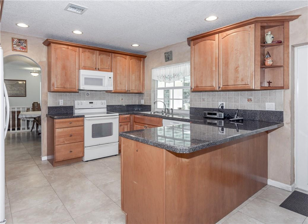 1040 Southwest 21st Street Boca Raton, FL 33486 - Photo 8 of 38 Center of the Home