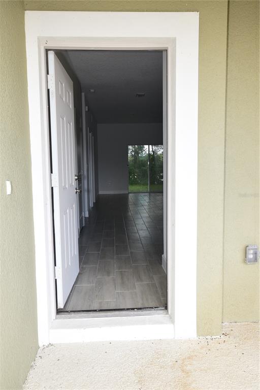 460 Lake Shore Parkway Davenport, FL 33896 - Photo 2 of 27 a view of a hallway