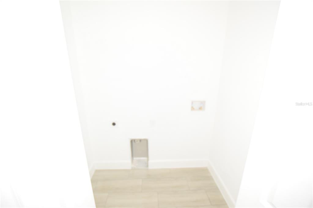 460 Lake Shore Parkway Davenport, FL 33896 - Photo 21 of 27 a picture of a room