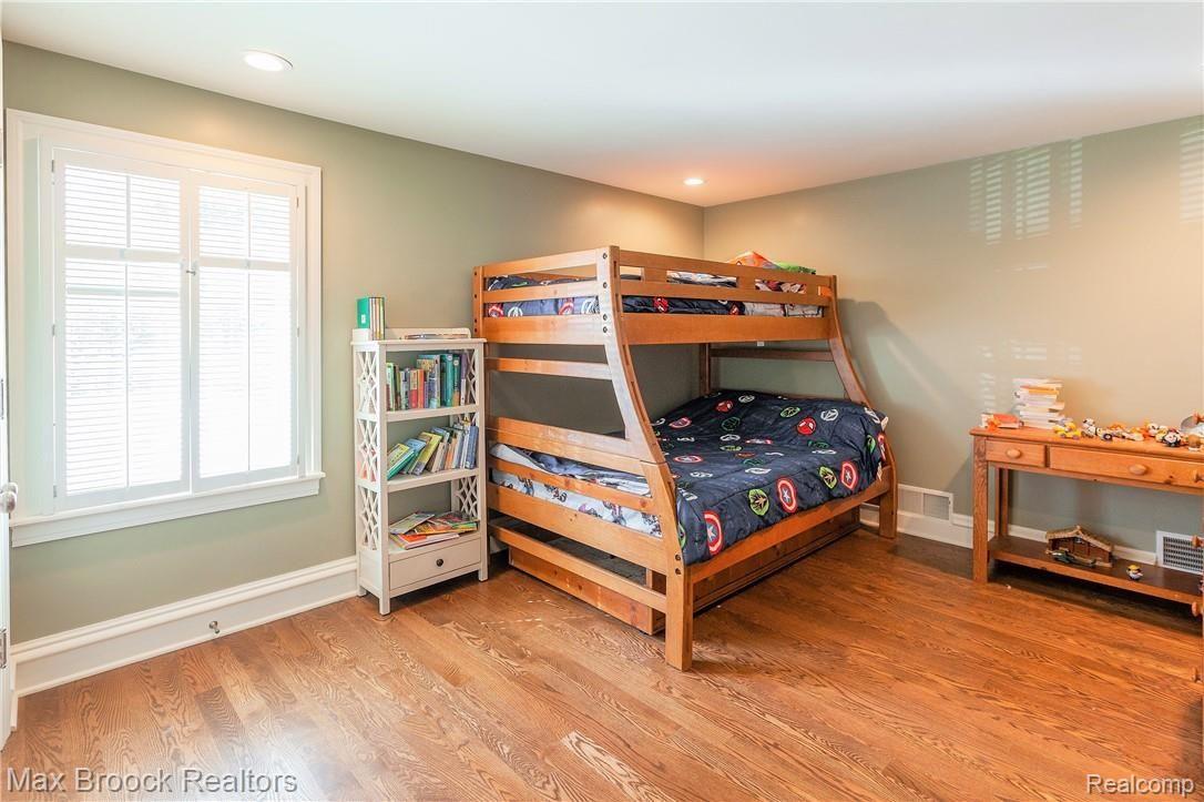 325 Keswick Road Bloomfield Hills, MI 48304 - Photo 29 of 40 Bedroom #4.jpg