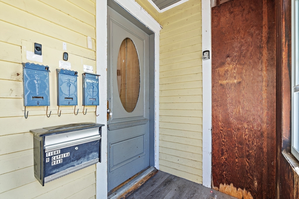9 Caprera Road Worcester, MA 01604 - Photo 3 of 31