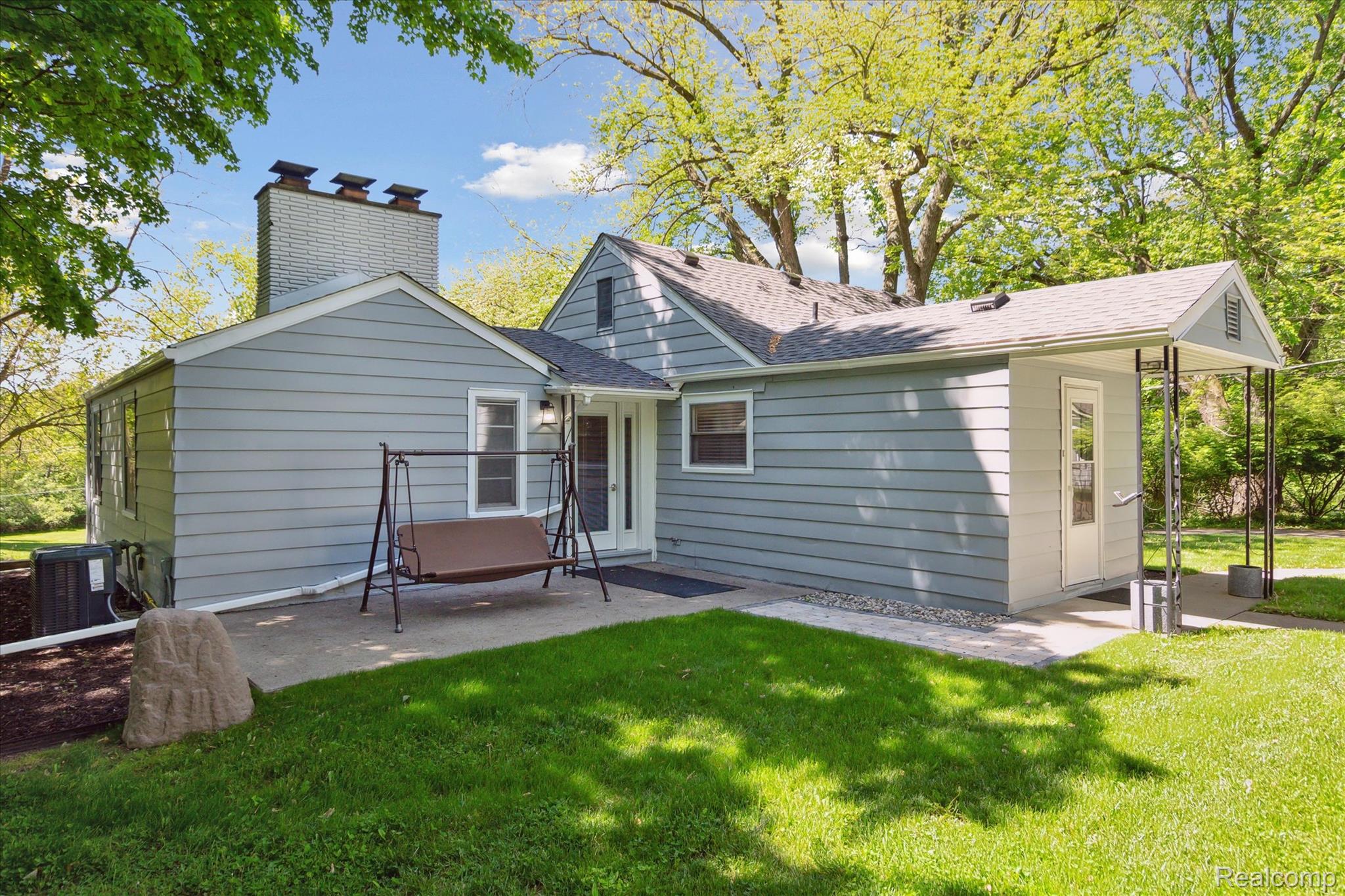 32590 West 11 Mile Road Farmington, MI 48334 - Photo 2 of 34 02-32590-W-11-Mile-Rd-Farmington-Hills-MI-48336-WindowStill-34.jpg