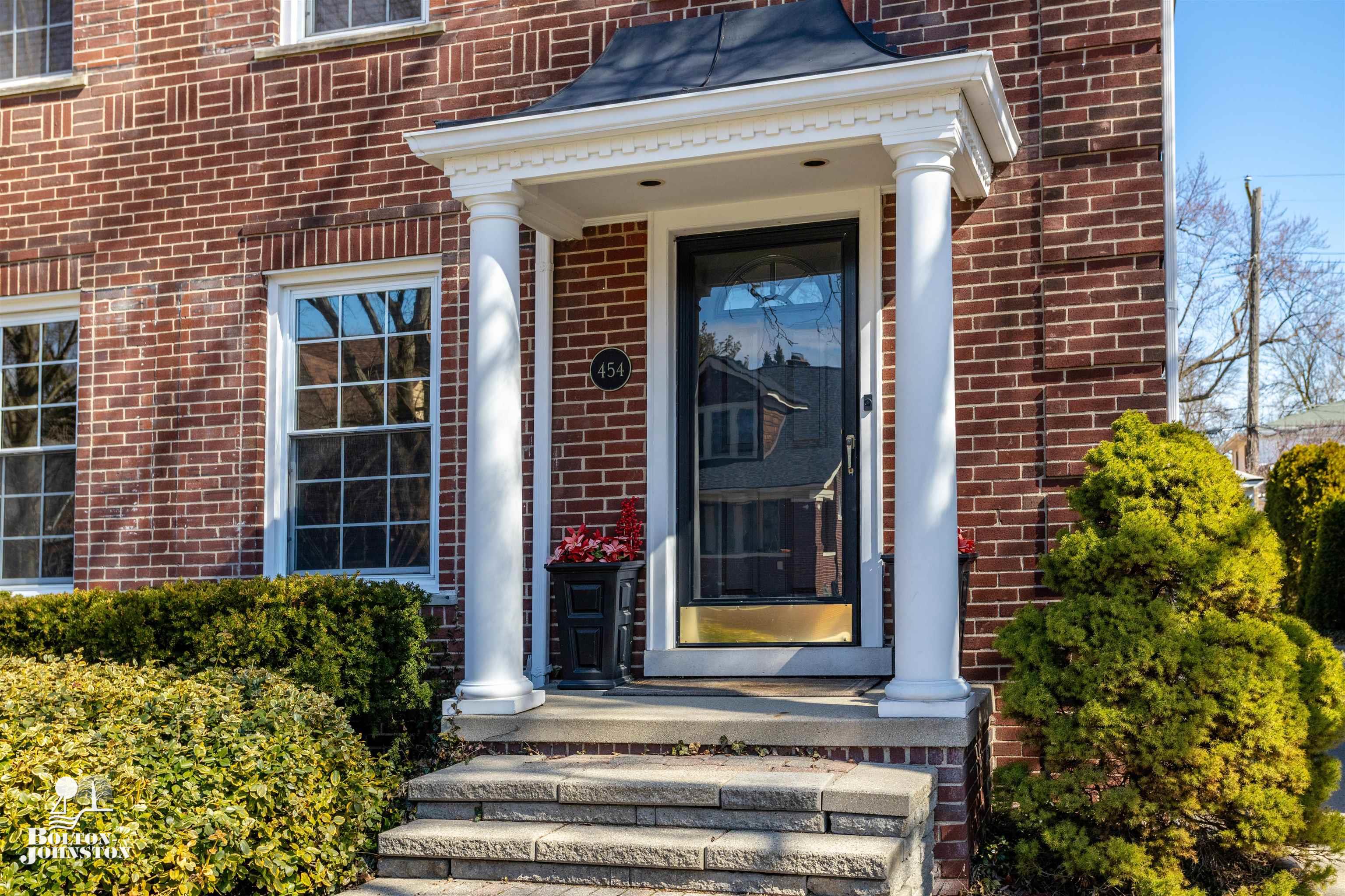 454 Fisher Road Grosse Pointe, MI 48230 - Photo 2 of 41 50135331-7b4519b1-22aa-4a32-82ff-409d8acaa0a5.JPG
