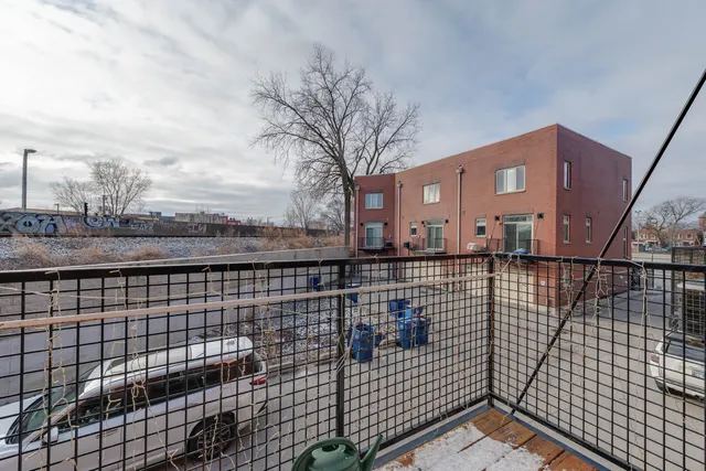 $2,600 | 2049 West 34th Street, Chicago, IL 60608