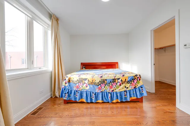 $2,600 | 2049 West 34th Street, Chicago, IL 60608