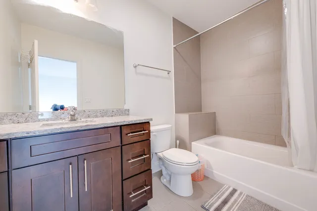 $2,600 | 2049 West 34th Street, Chicago, IL 60608