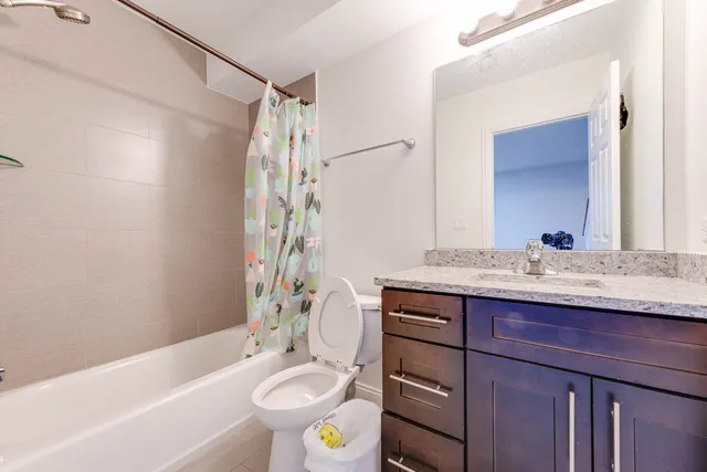 $2,600 | 2049 West 34th Street, Chicago, IL 60608