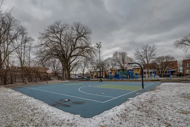 $2,600 | 2049 West 34th Street, Chicago, IL 60608