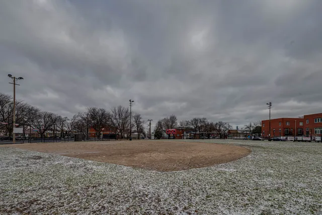 $2,600 | 2049 West 34th Street, Chicago, IL 60608