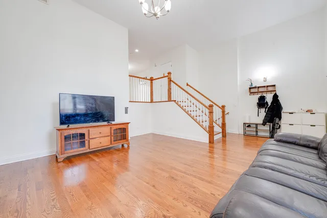 $2,600 | 2049 West 34th Street, Chicago, IL 60608