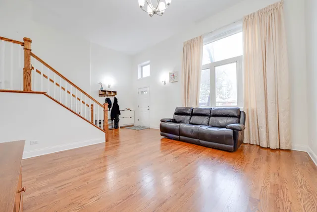 $2,600 | 2049 West 34th Street, Chicago, IL 60608