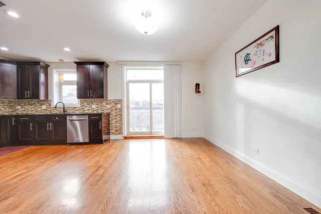 $2,600 | 2049 West 34th Street, Chicago, IL 60608