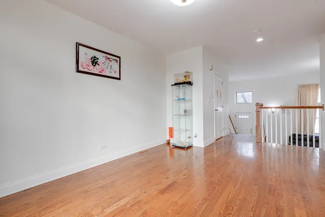 $2,600 | 2049 West 34th Street, Chicago, IL 60608